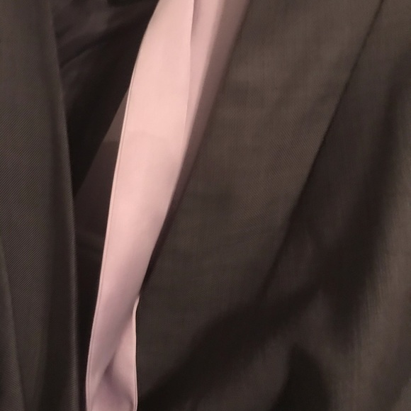 Suit - Picture 3 of 5